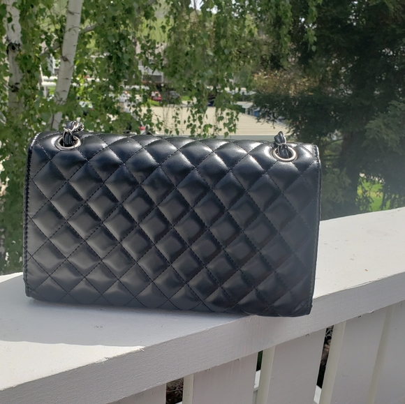 Real Stunner Black Leather Quilted Crossbody - Picture 6 of 6